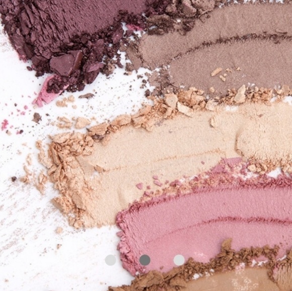 THEBALM COSMETICS
In the Balm of Your Hand - Picture 3 of 3